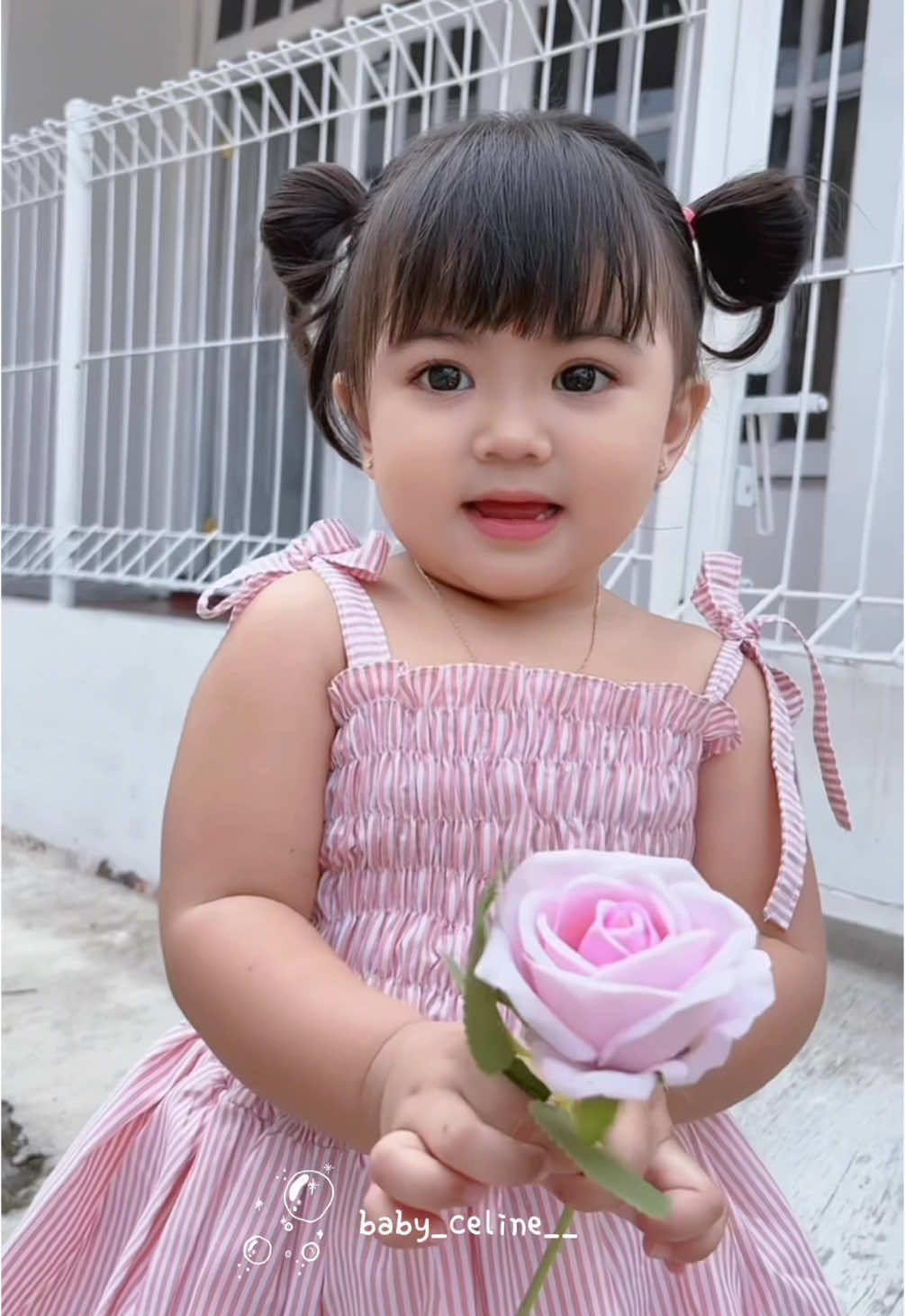 Anak mantu siapa nih 😅😍  #fyp #dresslucuanak #dressanakcantik #ootdbabygirls #jangkauanluasfyp 