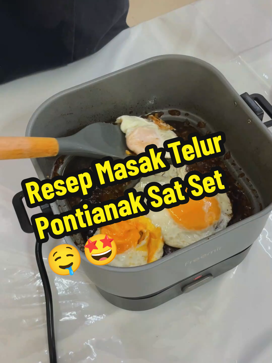 Panci listrik Freemir, solusi dapur serbaguna! Masak mie, rebus telur, bahkan bikin sup cuma pakai satu alat 🔥✨ ✨Fitur Produk Ini :  ✔️Bahan terbaik dari freemir dengan lapisan anti lengket  ✔️Panci elektrik serbaguna bisa dibawa kemana saja  ✔️Sempurna untuk piknik dan perjalanan darat karena simple tinggal colokin ke listrik   ✔️Daya pemanasan 800W   ✔️Bisa digunakan untuk panaskan apa saja  Resep ini udah aku share di Buletin Cecefeny! Yang pengen dapetin resep-resep lainnya, langsung aja join buletinnya ya~ Masak makin gampang bareng Cecefeny 👩‍🍳✨  #pancilistrik #komporlistrik #pancilistrikanakkost #pancilistrikportable #lunchbox #freemir 