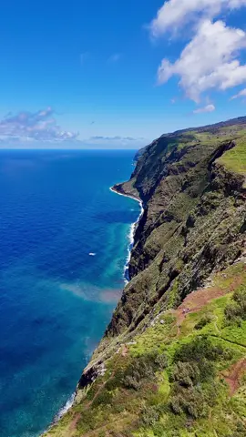 #madeira #madeiraisland #madeiras #drone #dji #djimini4pro #djimini #dronevideo #droneshot #dronephotography #travel #island #ocean #mountain #mountains #beautiful #nature 