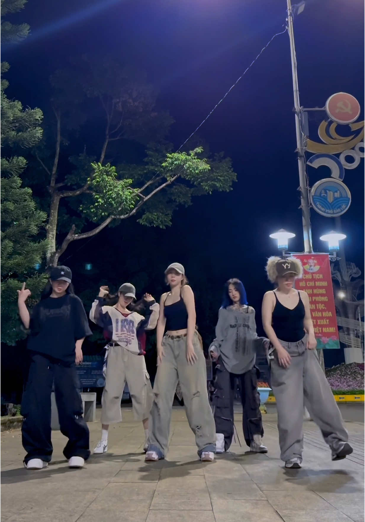Lâu rồi mới kéo team đi phá xóm 🤭