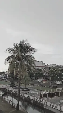 Benteng Oranje, monumen sejarah yang mengalami pergeseran budaya. #pecandu_kata #fyppppppppppppppppppppppp #fyp #vlogtiktok #ternate #malukuutara 