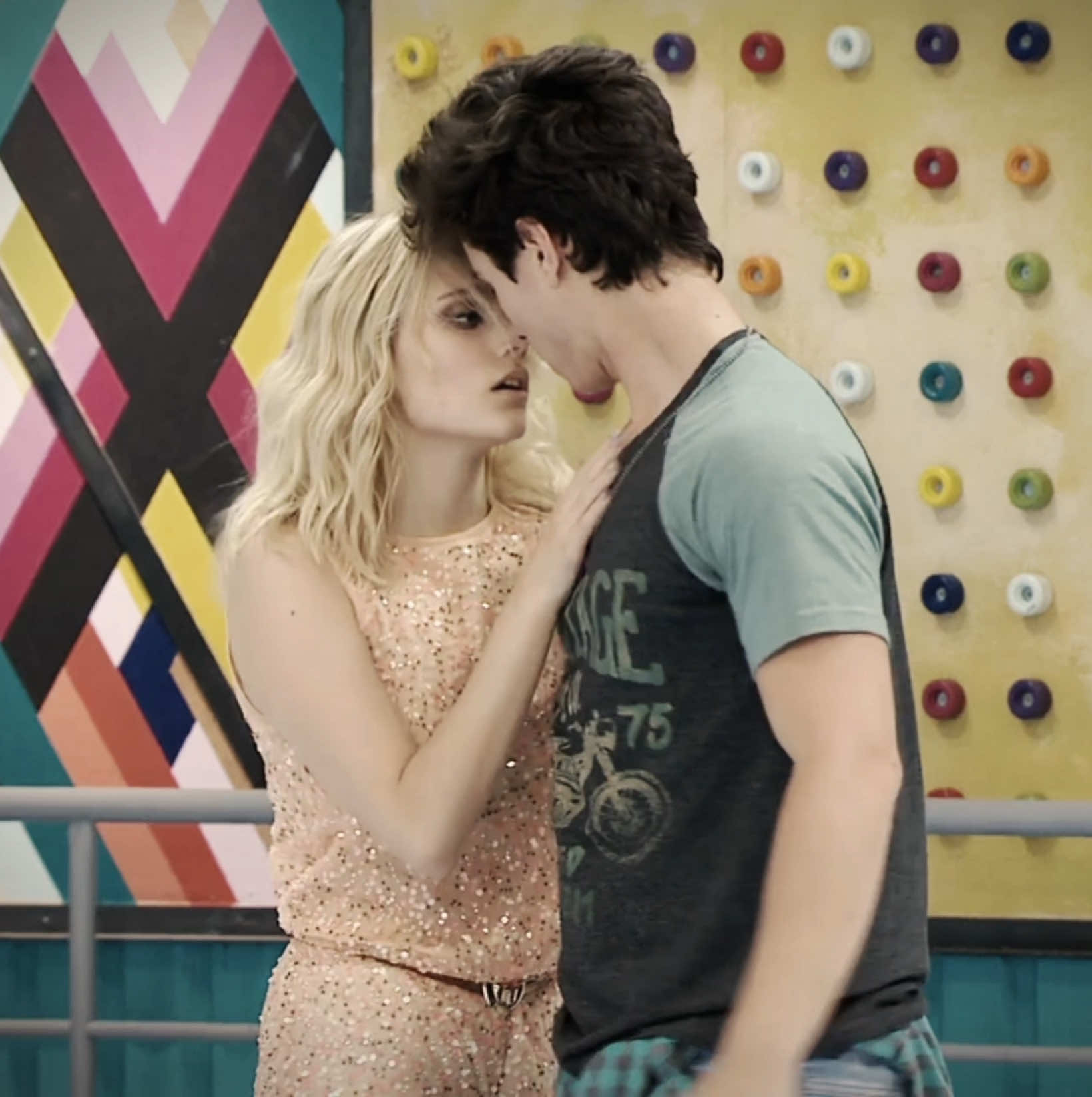 their tension when they skate together is crazy #SIMBAR #ambarsmith #simonalvarez #soyluna #soylunaedit #foryou #edit #fy #foryoupagе #ambar #fyp 