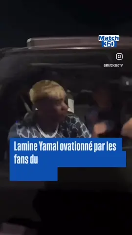 Lamine Yamal ovationné par les fans du Barça aux côtés de Gavi ! 🔵🔴🔥 Scène incroyable à la sortie du stade : les supporters du Barça ont encerclé la voiture de Gavi, où se trouvait aussi Lamine Yamal, et ont entonné des chants à la gloire du jeune prodige ! #LamineYamal #Gavi #FCBarcelone #BarçaFans #ViscaBarça #LaMasia #Barça2025 #TalentMondial #BarçaChampion #Liga #YamalFutureStar #GénérationBarça #SupportersBarça