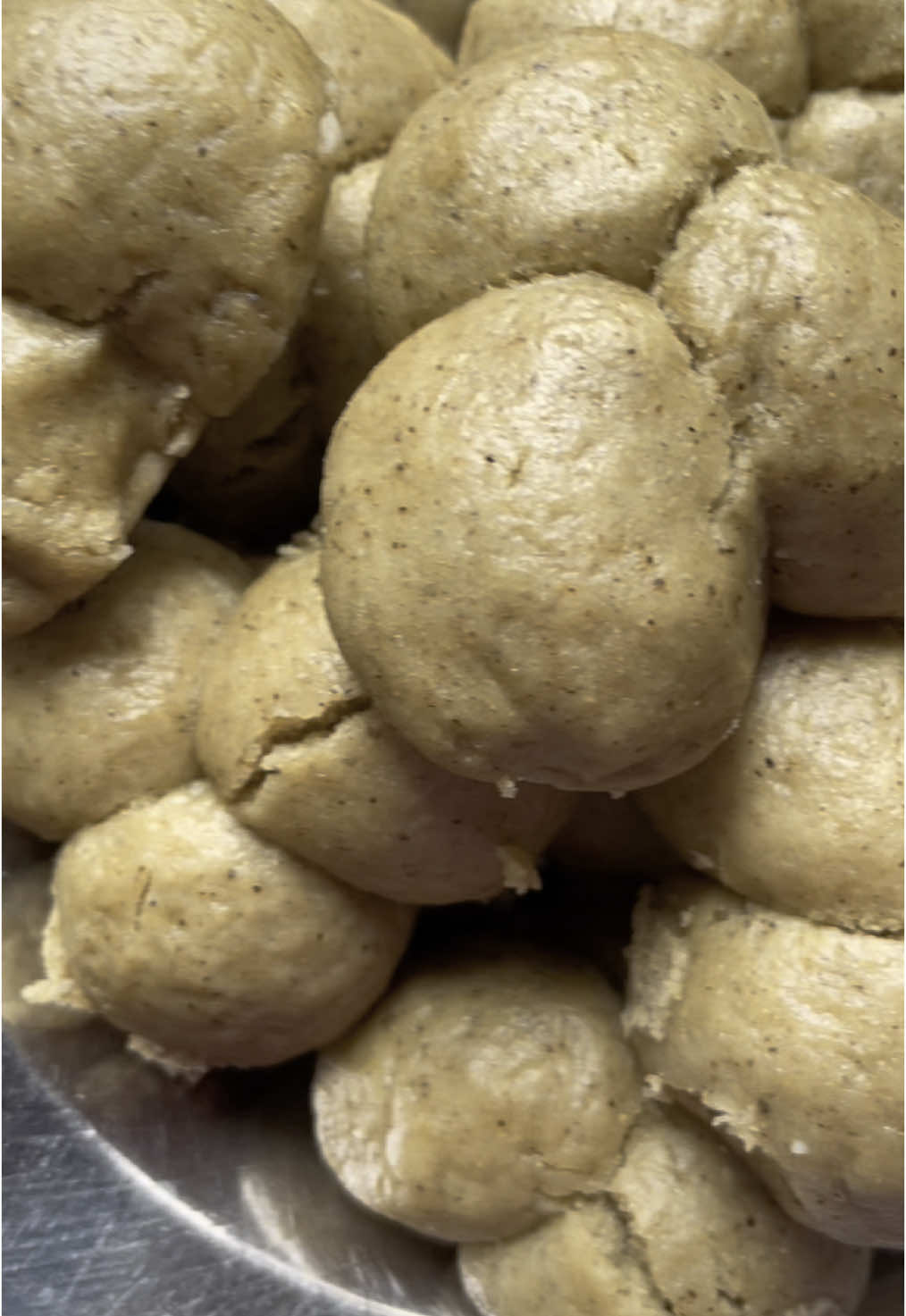 😋 Connaissez-Vous le Takula? Ce gâteau qu’on trouve partout au Mali pendant les journées du vendredi et le mois de ramadan 😋 #recettefacile #recetterapide #recettesimple #tiktokburkinafaso🇧🇫🇧🇫🇧🇫🇧🇫 #tiktokcotedivoire🇨🇮 #tiktoktogo🇹🇬 #pourtoi #vue #takula #gateauxtraditionnels 