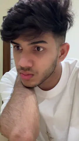 හැම කෙනෙක්ම ජීවිතෙන් මැදින් යනව ඒක ස්වභාවයම දෙයක්  හැම පැත්තකින්ම මාව දරුවෙක් වගේ බලා ගත්ත මගේ අක්කත්  ඇය හෙට ලංකාවට යනවා miss you 😩💔