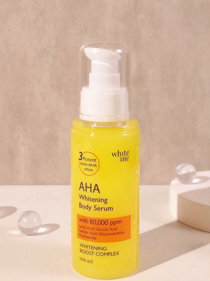 kulit belang? kusam? time to say bye²! aku lagi pake AHA Whiteinc Body Serum, dan gila sih ini ringan bgt, ga lengket sama sekali tapi efeknya bikin cerahan merata! kandungannya lengkap bgt ada AHA, BHA, PHA, plus ada glycolic acid, niacinamide, lactic acid sampe salicylic acid yang bantu memutihkan, halusin, sampe rawat skin barrier juga! best part nya? aromanya enak + tahan lama, dan ini bisa banget di mix sama body lotion favorit kamu biar hasilnya makin nampol! serum-an badan tiap hari no longer ribet karena teksturnya light & cepet nyerap! #whiteinc #bodyserum #ahabodyserum #aha #bha #pha #whitening #videography #ugc #ugccreator #beautycreator #foryou 