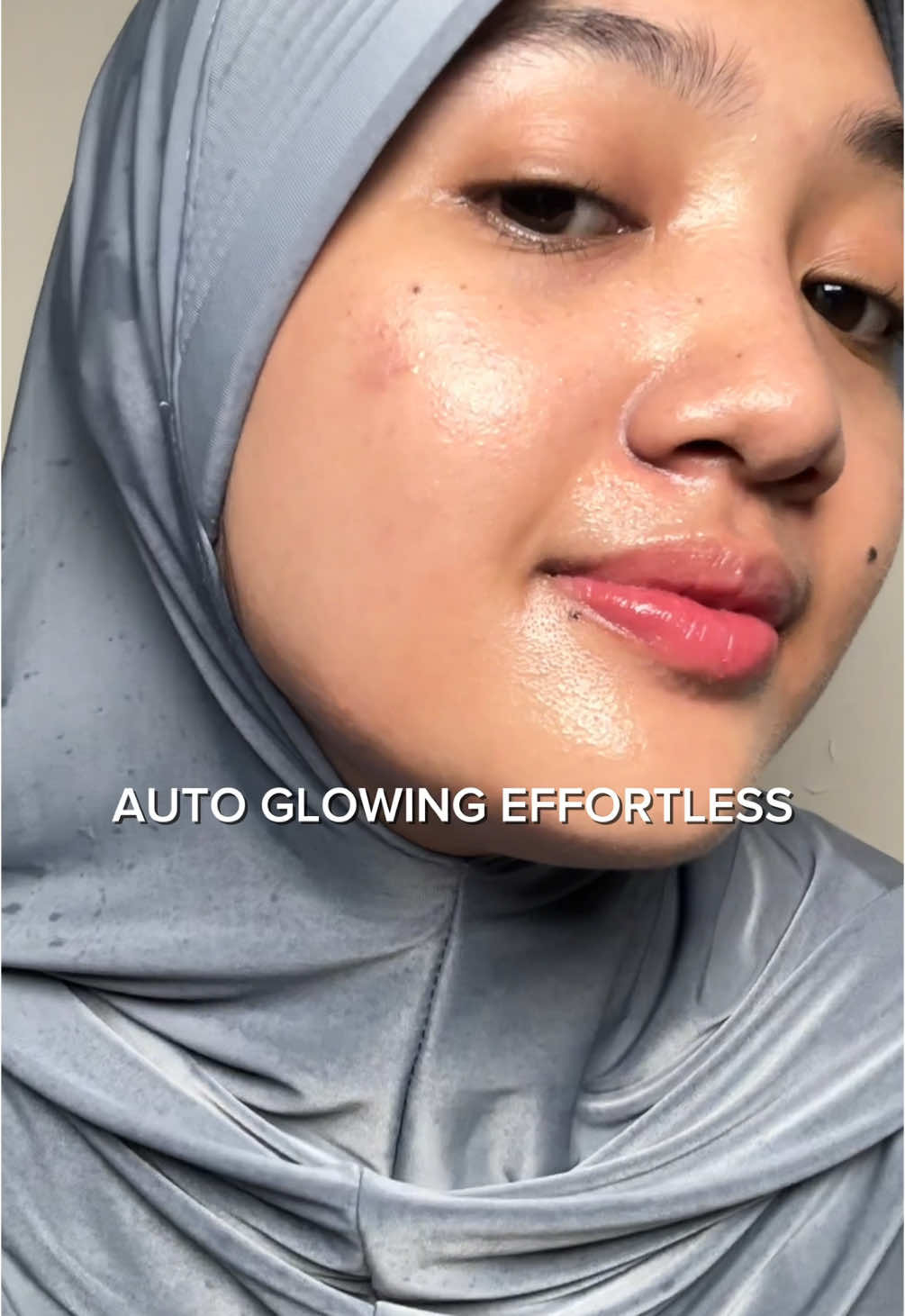 Wanita sibuk ini kumpul!!🙋🏻‍♀️ Aku mau spill produk yang jadi penyelamat aku dikala ga ada waktu untuk skincarean😉 Aku pake Serum Mist dari @msglow.beauty yang bisa bikin glowing dengan sat-set!! Kalian wajib banget cobain pokoknyaa✨ #msglowbeauty #AutoGlowingEffortless