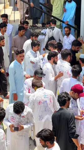 Signature day 2k24 #gomaluniversitydikhan #foryoupageofficiall #viralvideo #gomaluniversity #trendingvideo @BaGhi😍🥰🥰 @🫶🏻🚩🇵🇰⚔️Saadatullahkhan⚔️ @Peera Shorts 🏏™️ 