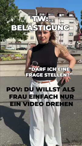 Gestern wurden @Aida | Immobilien und ich beim Videodreh von einem betrunkenen Mann bedrängt. Wir haben versucht, ihn freundlich wegzuschicken – aber er ist uns einfach hinterhergelaufen, kam immer näher, hat uns mit Fragen bombardiert und dann angefangen, sexistische Kommentare abzugeben. Als ich ihn darauf hingewiesen habe, dass das Belästigung ist, meinte er nur: ‚Ich weiß.‘ Erst als ich wirklich die Polizei gerufen habe, ist er gegangen – mit der Ansage, dass er wiederkommt, wenn sie weg ist. Ich war in dem Moment überfordert, hab mich unwohl gefühlt und hätte mir ehrlich gesagt gewünscht, dass sowas einfach nicht passiert. Aber es passiert. Viel zu oft. Und es ist immer wieder aufs Neue unangenehm, überfordernd und angsteinflößend. Ich teile das, weil ich glaube, dass es wichtig ist, solche Situationen sichtbar zu machen. Nicht, weil ich alles richtig gemacht habe – sondern weil wir viel zu oft lernen, zu schweigen oder freundlich zu lächeln, während unser Bauchgefühl schon längst Alarm schlägt. Wie hättet ihr reagiert?