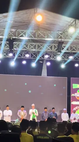 قد لا تجد الفرج في قارعة الأمل، فيجمعك ﷲ به في نهاية طريق اليأس، Mungkin kamu tidak menemukan ketenangan dalam ladang pengharapan, tapi kemudian Allah mempertemukanmu dengan ketenangan di penghujung jalan keputusasaan.  #sholawat #fyp #sk #sopirkyai #quot #loranizarali #fyp #viral #mahallulqiyam @buk4n_guz 