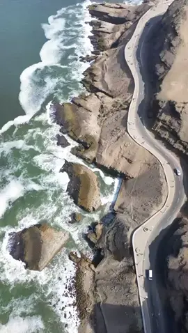 Acantilado ubicado en el Distrito de Chorrillos. Desde ahí se puede obtener una Hermosa Vista del Oceano. #tomasaereas #chorrillos #peru🇵🇪 