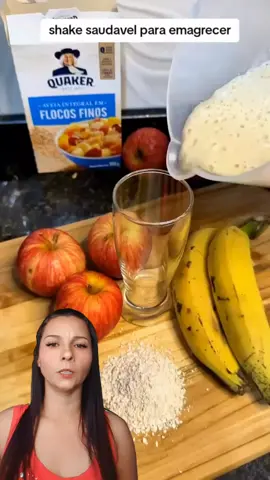 🥣 *QUER EMAGRECER COM SAÚDE?*   Substitua o jantar por esse *shake natural de maçã, banana, leite e aveia*! 🍎🍌   Nutritivo, sacia a fome e ajuda na digestão! 💪✨ 💾 *SALVA ESSA RECEITA* e *SEGUE o perfil* pra mais dicas de bem-estar e alimentação saudável! 💚   #shakefit #jantarleve #emagrecimentosaudavel #alimentacaosaudavel #shakeemagrecedor #vidasaudavel #nutriçãonatural #dicasdesaude