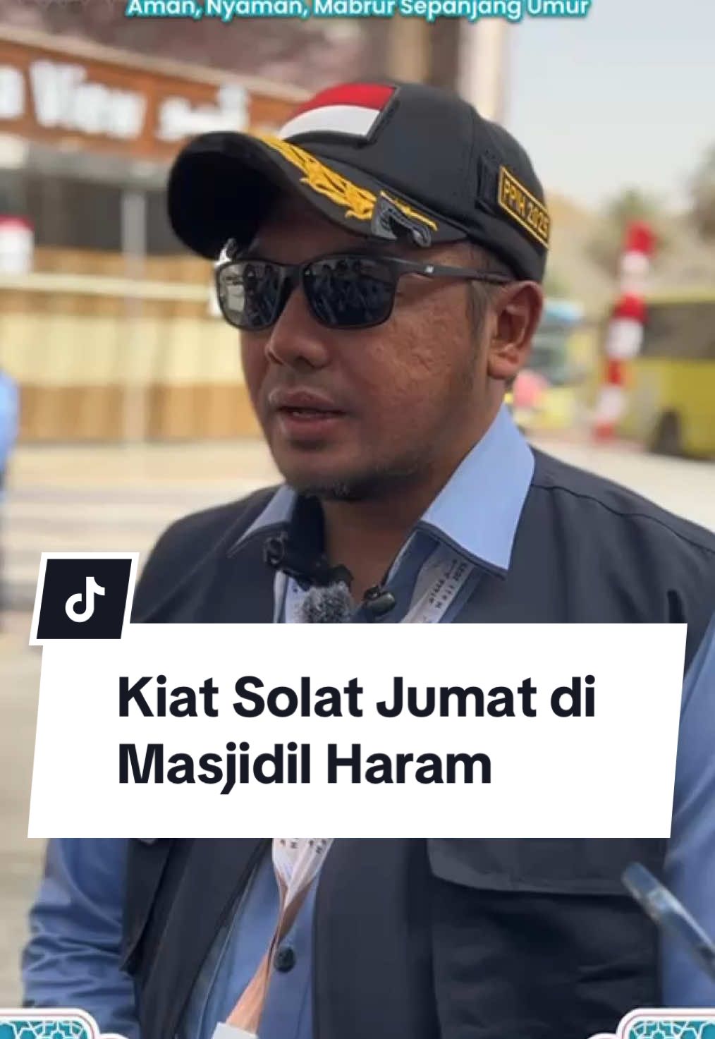 Imbauan untuk jemaah di Makkah yang akan salat Jumat di Masjidil Haram untuk berangkat dengan tertib menggunakan bus sesuai rute masing-masing. Berangkat paling lambat pukul 10.00 dari hotel agar bisa mendapatkan tempat di dalam masjid dan menghindari kepanasan. Setelah salat, disarankan untuk menunda kepulangan sekitar 30-60 menit agar terhindar dari antrean panjang saat naik bus. Bagi yang memerlukan kursi roda, harap menggunakan pendorong resmi yang telah disediakan demi kenyamanan dan keselamatan bersama. #Haji2025 #AmanNyamanMabrurSepanjangUmur