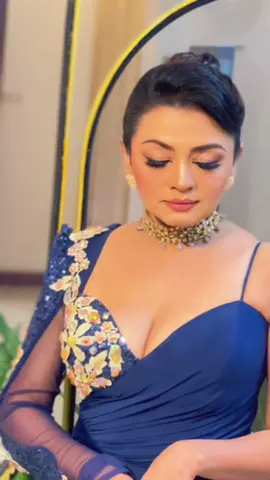 Adding some color to my day.. 💙🙃 💄 @𝒊𝒚𝒂𝒏 𝒔𝒂𝒏𝒋𝒆𝒆𝒘𝒂  👗 @outfit by me ruwan chamara  . . #rukshanadisanayaka 