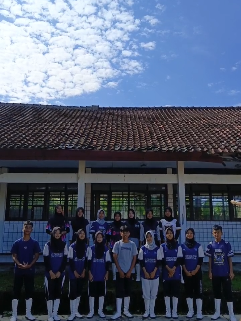 Assalamualaikum warahmatullahi wabarakatuh👋🏻 Nama Sekolah : SMPN 1 KALAPANUNGGAL B No. Urut : 09 {VOTING DIMULAI} Ayo dukung pasukan terbaik kalian untuk menjadi pasukan favorit di LKBB 25th ANNIVERSARY SMK NUURUL BAYAN🔥🔥 #voting #paskibra #pembaris #lkbb #lkbbpaskibra #lombapaskibra #smk #smknurulbayan #smknuurulbayankalapanunggal 