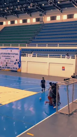 beresin galeri.  #captainfc #futsalplayer #kiperfutsal #kiper #futsalindonesia #futsallubuklinggau #fy #futsalprofissional #fypシ #fyp #silaturahmifutsal #tamanolahragamegang #JJCapCut #CapCut #dealfutsallubukllingau #xybca #bissmilahfyp 