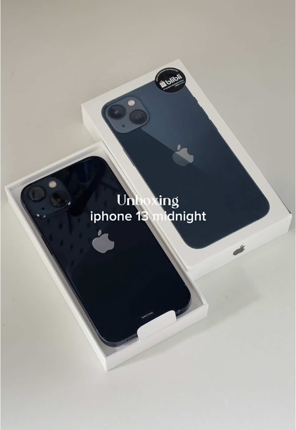 Unboxing iPhone 13 midnight! 🖤🌒✨ #unboxing #iphone #iphone13 #fyp #unboxingiphone 