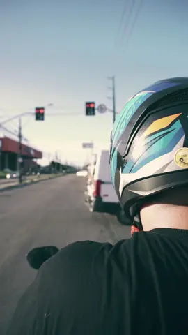 A rotina do motoqueiro é feita de riscos que muitos ignoram.  Tudo pode mudar em segundos. Proteja o que é seu. Antes que levem.