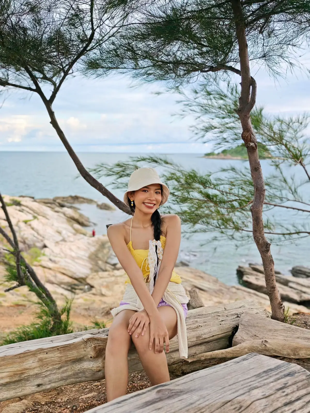 เกาะเสม็ดที่ไม่ได้ไปหลายปี รอบนี้ขับมอไซม่วนมาก แต่สภาพมอไซพร้อมหลุดออกจากกันตลอดเวลา พีคสุดคือขับๆอยู่กุญแจหลุด ร่วงลงถนน😂 เอาเถอะพี่ มอไซไม่สมประกอบ คนไม่สมประดี 