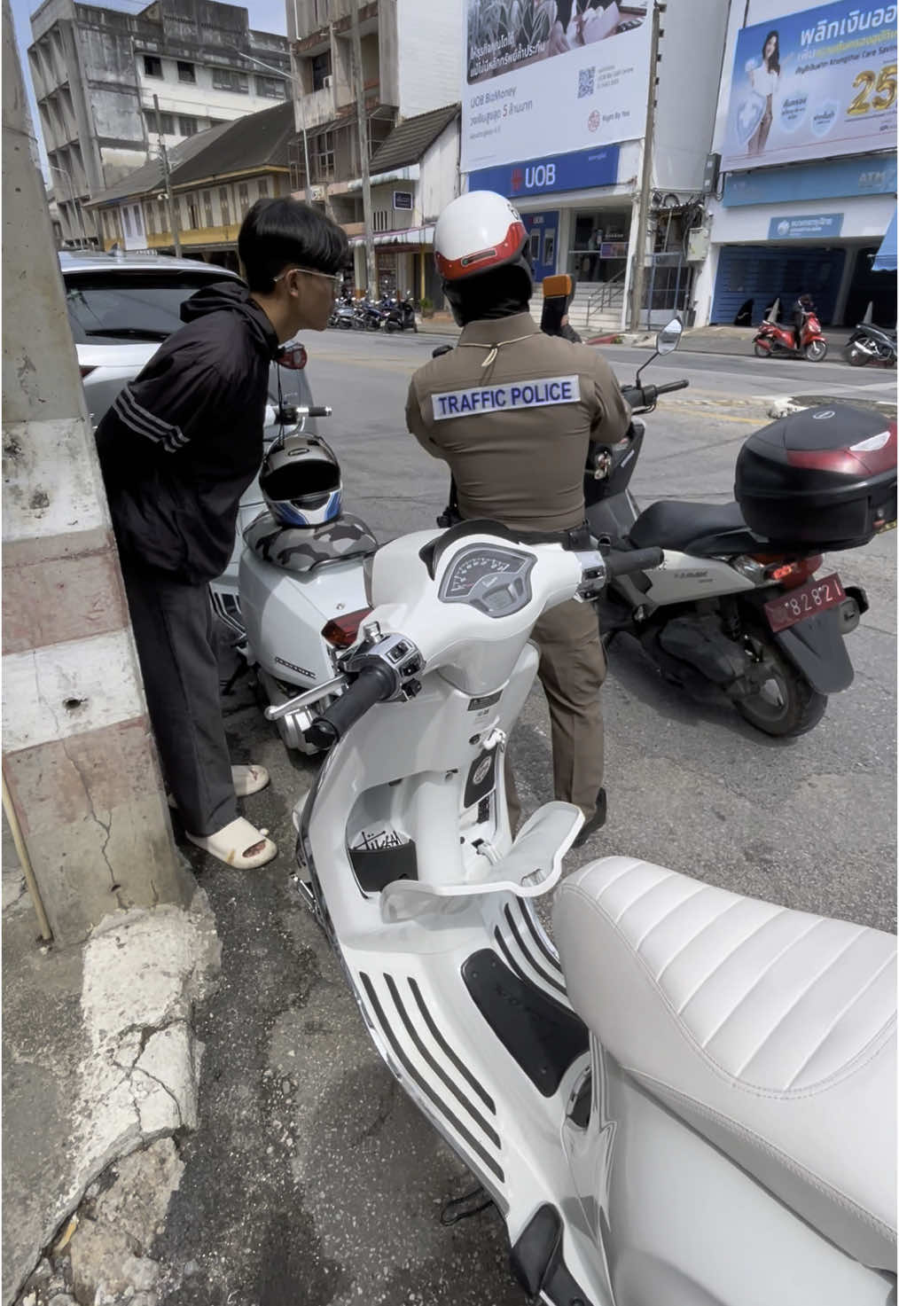 ไม่ทันได้ใช่ชีวิต พี่จ๋าเขาเรียกไปอยู่ด้วยล่ะ😹#วัยรุ่นอิตาลี🇮🇹 #vespa #tiktok #fyp #fypシ゚ #เทรนด์วันนี้tiktok 
