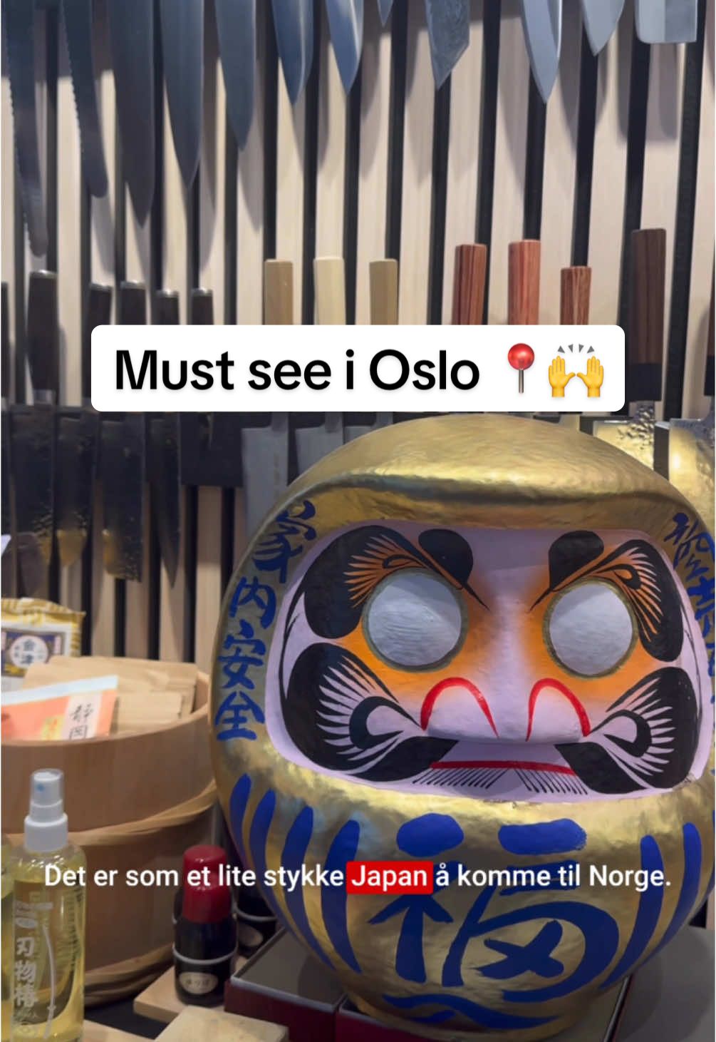 Skal du til Oslo i sommer? Da burde du sjekke ut en av norges kuleste butikker.  Skarpekniver – Norges knivmekka! 🇯🇵  Vi har landets største utvalg av japanske kjøkkenkniver, men også alt fra kjøkkenutstyr 🍳 og vinglass 🥂 til japansk porselen 🍜 og matvarer 🧂 Etter du har tatt turen innom butikken kan du stikke innom @mathallenoslo for en god matbit Besøk oss på Vulkan i Oslo 📍@vulkanoslo Om du ikke har mulighet til å ta ture så er vi også på nett: skarpekniver.com 💻 #Oslo#Norge#Norway#Mathallen#Vulkan#kniv#kjøkkenkniv#Riedel#Porselen#vin#Mat#japan#kjøkkenutstyr#kokkekniv