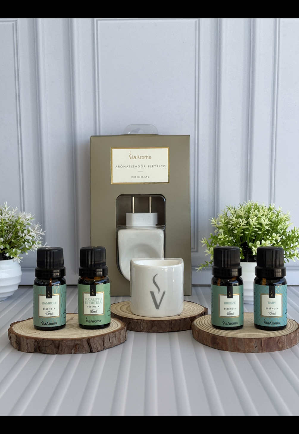 Trouxemos mais uma novidade da L’amour Home Store. Kit Essência com Aromatizar Elétrico. Trouxemos as essências mais vendidos da Via Aroma. Esse lindo kit vai deixar seu ambiente cheiroso com toque suave dos aromas.  Gostou? Digite eu quero que enviamos o link. #viaaroma #essencia #difusor #difusordearomas #aromatherapy #homedecor #shopee #aromas #dicas 