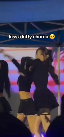 I'm just saying... as if the song itself wasn't gay enough 😀🌈 #chuu #kpopfyp #loona #onlycryintherain #wlw 