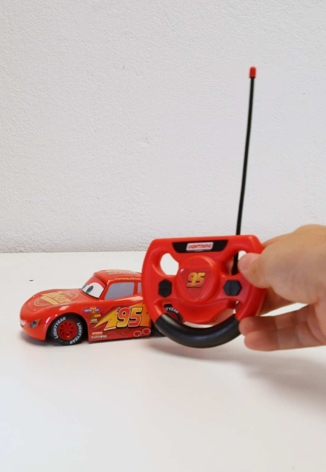 Relâmpago McQueen controle remoto