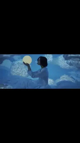 🌕 A VENIT MOMENTUL... „Mă uit în lună” este acum disponibilă. O piesă despre gânduri nerostite, dorințe păstrate în tăcere și acele nopți în care doar luna mai ascultă. 💭 Dacă ai simțit vreodată că nu poți spune tot ce ai în suflet… piesa asta e pentru tine. 🎧 Ascultă acum pe YouTube: https://www.youtube.com/watch?v=3KzFmBFiYiI&ab_channel=TheMurmur 👇 Scrie-ne în comentarii cui i-ai trimite piesa asta. 🔔 Dă Like, comentează și abonează-te — urmează și altele, poate chiar mai personale.