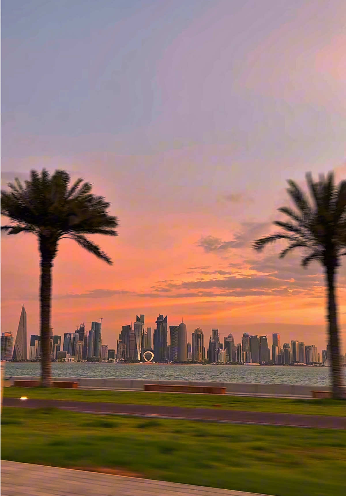 📍Corniche . . . . . . . . #doha #qatar #qatar2022 #tiktokqatar #tiktokdoha #viral #trend #trending #tiktok #timelapse #fyp #foryoupage #foryoupage #katara #corniche #cloud #skyline  #explore #explorepage 