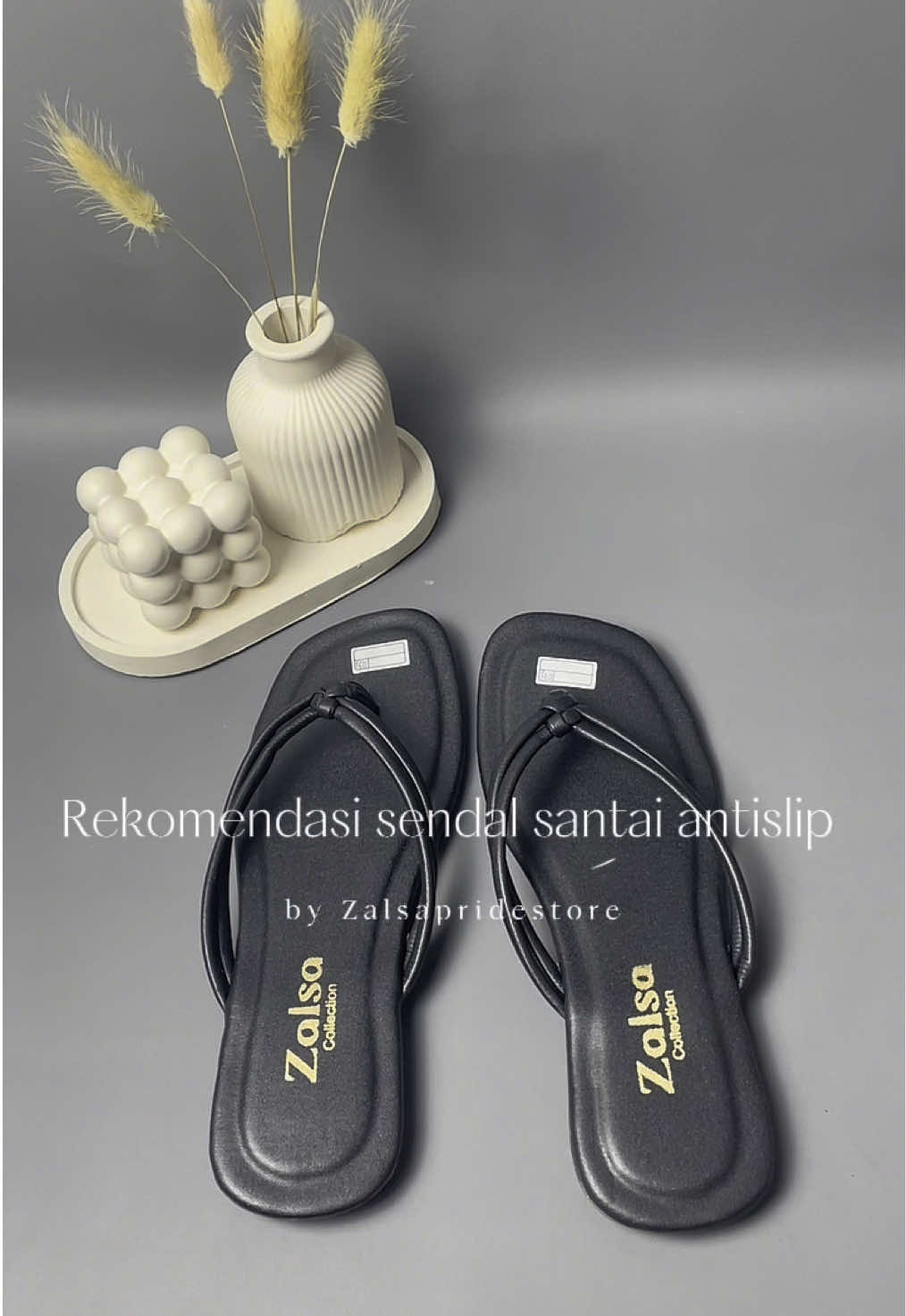 Sendal antislip ini bisa jadi pilihan kamu kalo lagi pengen santai kemana-mana loh, banyak pilihan warna yang bisa kamu pilih!😉😱🥰  #sandalwanita #sendalantislip #sendal #sendalmurahkualitasbagus #sendalviral #fyp 