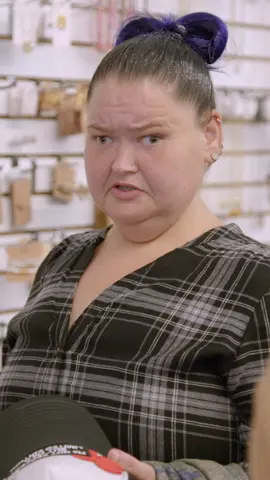 She just likes that ~oversized~ look. 🤭 #1000lbSisters