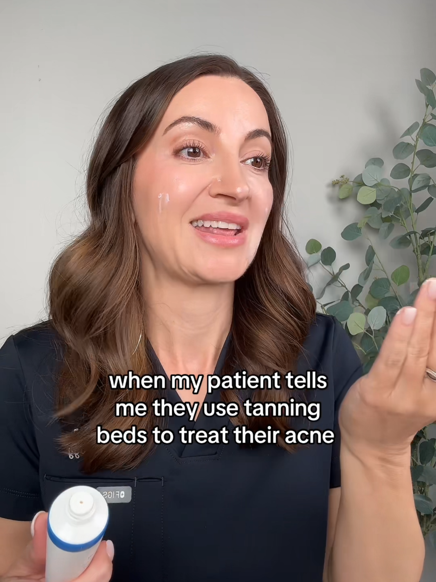 When my patients tell me they use tanning beds to treat their acne… 😳 As a dermatologist, I get it—everyone's looking for that quick fix, but tanning beds can actually make things worse! ☀️❌ They might give you a temporary glow, but they increase your risk of hyperpigmentation, premature aging, and even skin cancer. 🚫 Instead of UV rays, let’s work on treatments that help clear your skin without the side effects.  From topical treatments to professional therapies, I’ve got you covered! 💡 Your skin deserves the best care—not a tan! 🌿 💬 Have you ever been guilty of using a tanning bed? 🙋‍♀️  LMK ⬇️ #tanningbed #AcneTreatment #SkinCareTips #HealthySkinJourney #DermatologistAdvice #ClearSkinGoals #DrAleksandraBrown #SayNoToTanningBeds #SkinHealthMatters #skincare #dermtips
