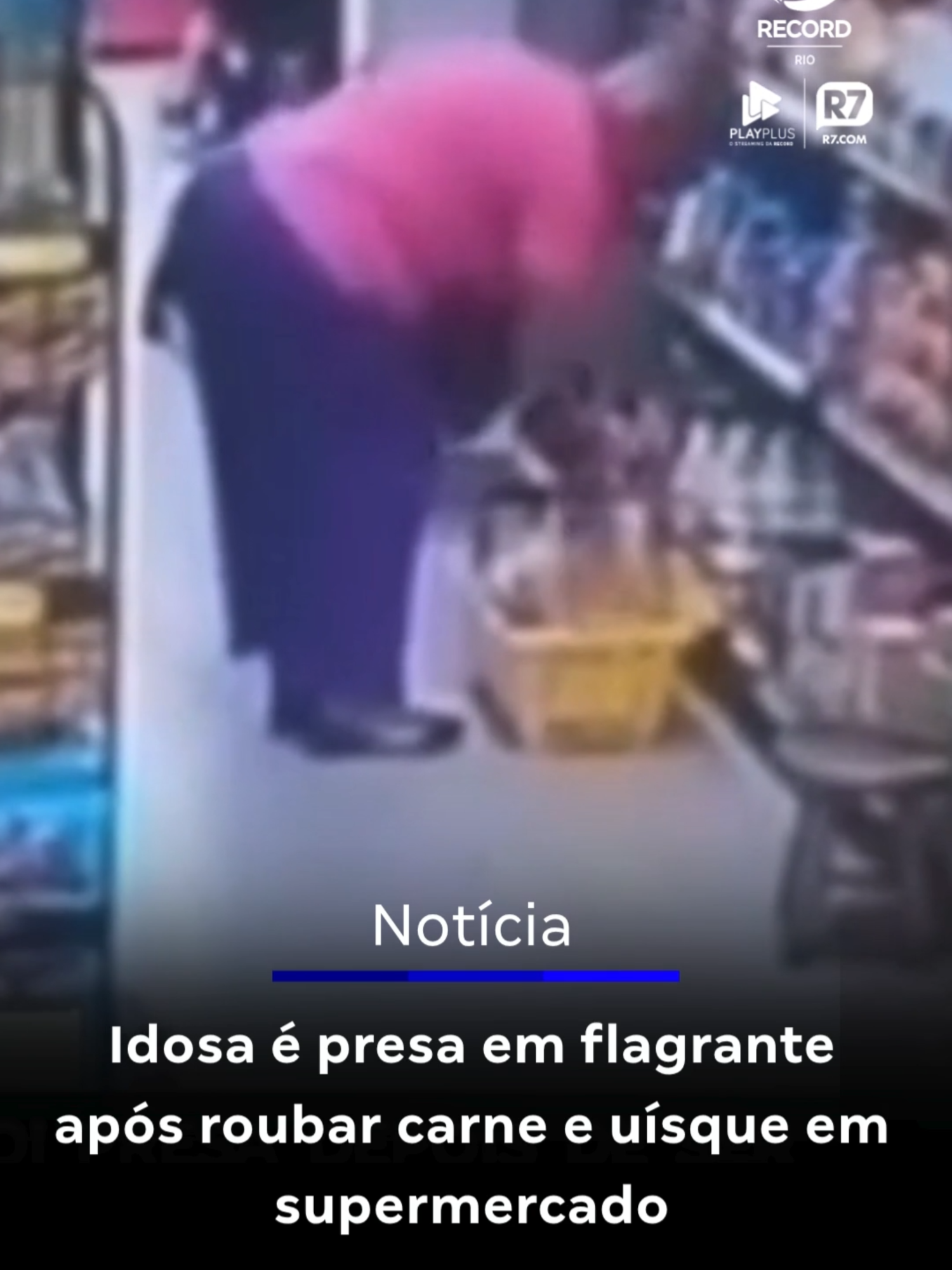 Uma idosa de 67 anos foi presa em flagrante após furtar cinco quilos de carne e uma garrafa de uísque em um supermercado em Araruama (RJ). As câmeras de segurança registraram o momento em que ela colocava os produtos em sua bolsa. A Polícia Militar, ao verificar seu histórico, descobriu que ela já tinha passagens por furtos, inclusive no mesmo estabelecimento e em Cabo Frio. A idosa foi levada à delegacia, onde foi lavrado o auto de prisão em flagrante. Confira a matéria completa no site: noticias.r7.com  #RecordRio #BalançoGeraLRJ #RJnoAr #CidadeAlertaIRIO #R7Rio #NotíciasRJ #Araruama 📷 Reprodução: Record Interior RJ