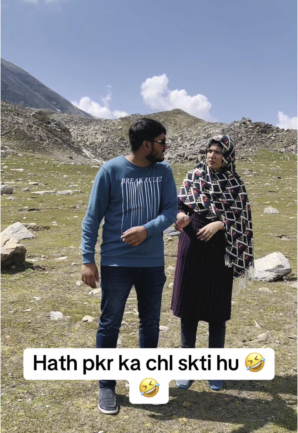 Hath pkr ka chl skti hu 🤣🤣#alizahassan #creatorsearchinsights #foryouu #viral #viralvedio #foryourpage #faisalabad #lahore #karachi #onthisday #goals #fypシ #husbandwife #couple #couples #husband #funnyvideos 