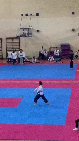 lúc này chân còn ngon 😋#taekwondo 