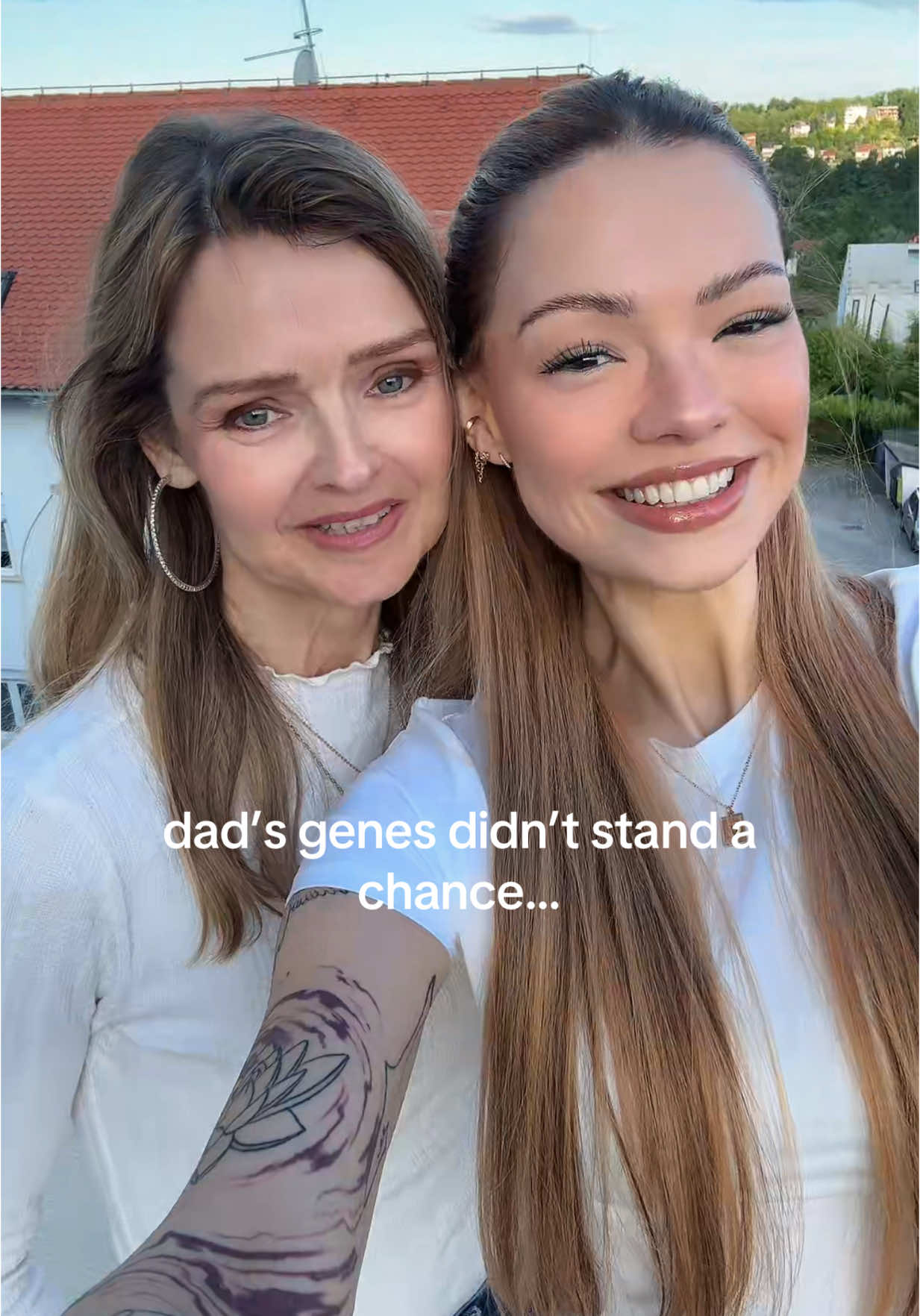 mom reveal 🥰 twinsss