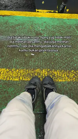 jangan terlalu berharap kepada 1 orang jika kmu d abaikan dan tdk di hargai, jadilah wanita cerdas bukan jdi ngemis2. #lewatberanda #berandafyp #kulipabrik #katakata #konten #imip #sadstory #xbcyza #bugis #fyp 