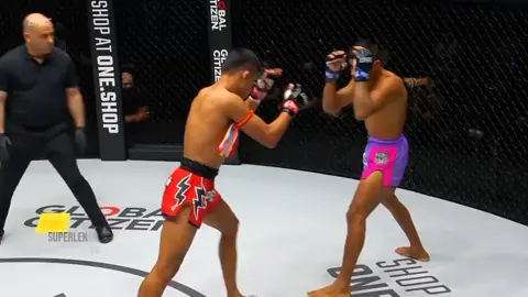 #momen #superlek menjatuhkan lawan nya degan sadis suara one championship Thailand