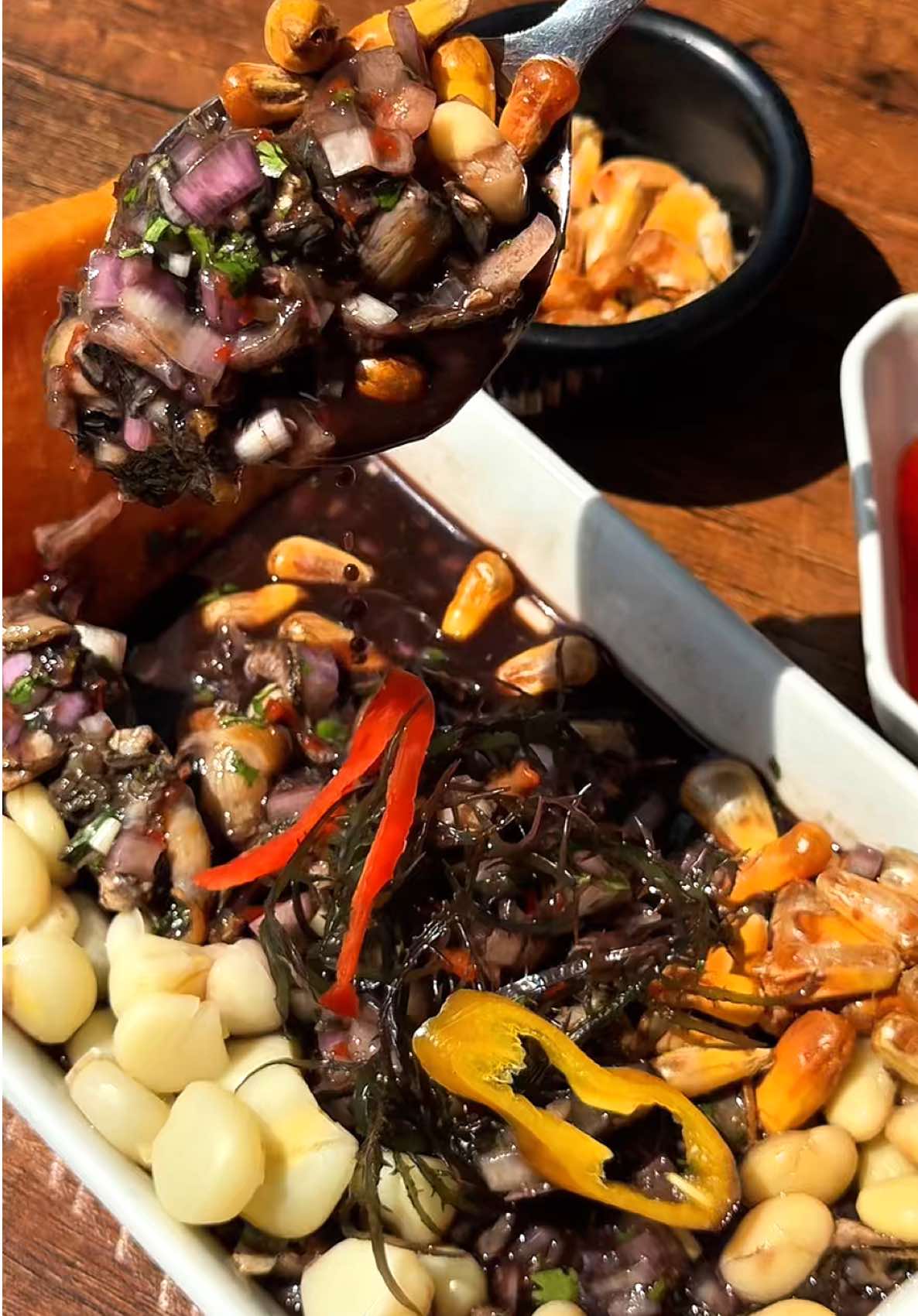 Las mejores CONCHAS NEGRAS de Surco 🤤🔥 ¿Se te antoja? 😮‍💨🌊 📍Visítanos en Jr. El Alamo 203, Surco . . . #conchasnegras #conchas #negras #cevicheria #huarique #limaperu #comidamarina #surco #fyp 