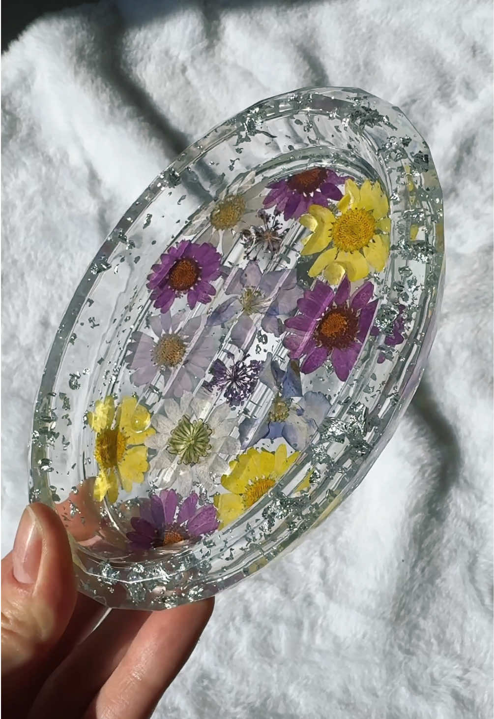 Soap dish with real flowers🌼 #epoxy #resin #resincrafts #resinart #handmade #art #viral #fyp 