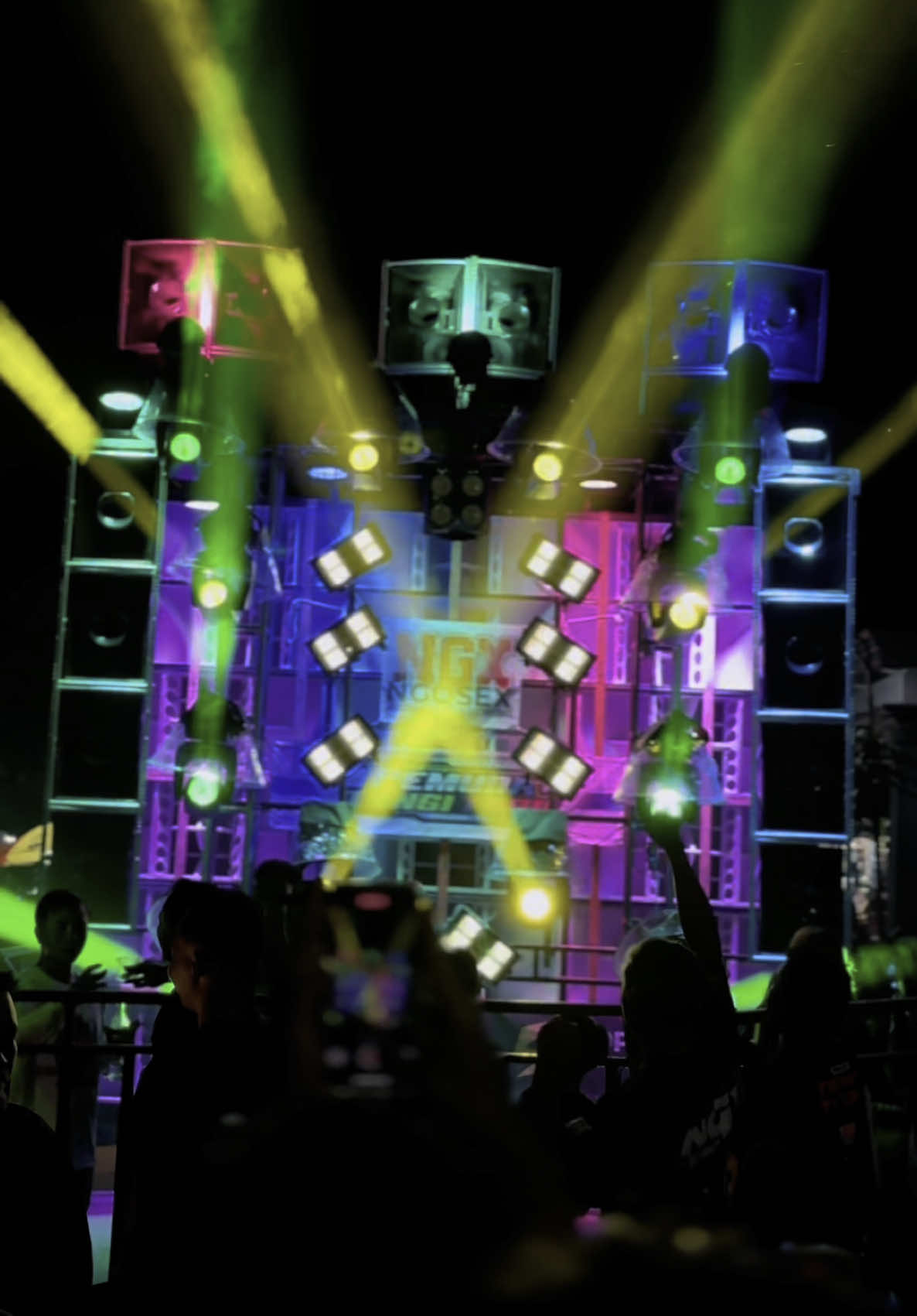 Seng nilai masyarakat, NGX tetap asix 🤘🏻🤪 #viralfyp #fyp #karnavalsoundsystem #karnaval2025 #soundjatim #blitar24jam @NANDA_AUDIO JEMBER @Sopongiro Lighting @Tjap Morgan Family @NGX NGOSEX 