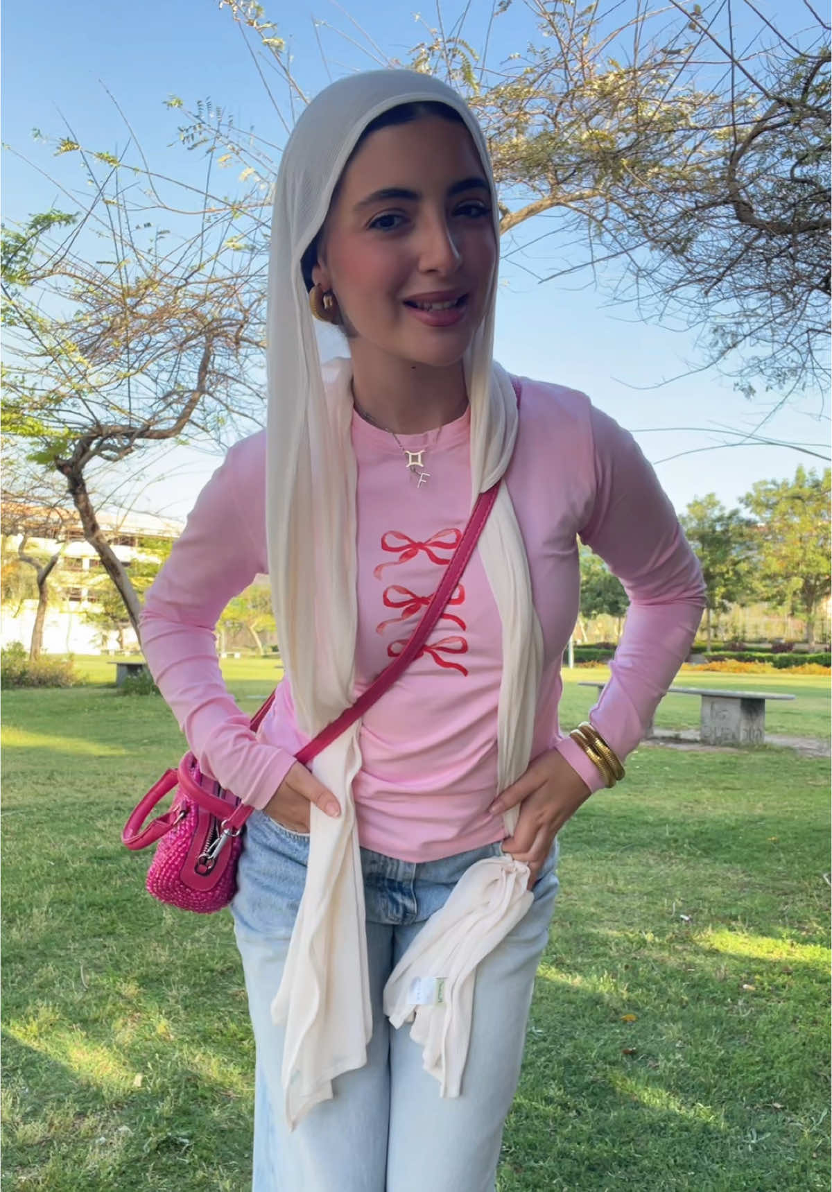 The wind is a paid actor @Yonyo.eg #f #fyp #foryou #foryoupage #fit #fitcheck #hijab #hijabi #outfit #viral 