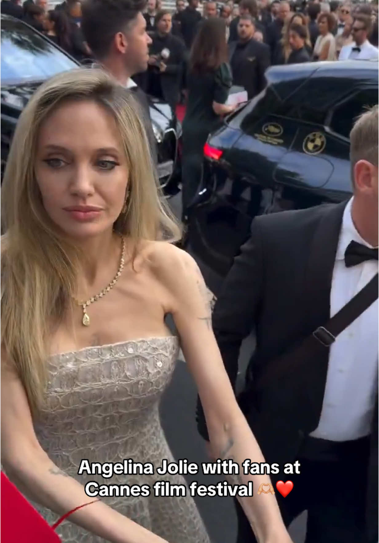 I need to meet her 😭#angelinajolie #cannes #mother #queen #ANGELINAJOLIE #filmfestival #france #angelinajolieedit 