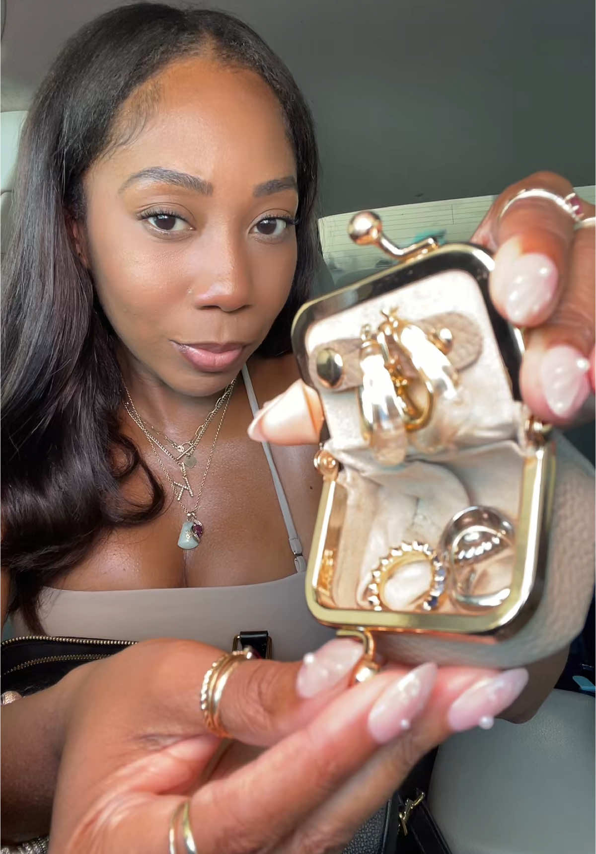 Mini Genuine Leather Jewelry Pouch | Perfect for all small carrying essentials. Use as a coin purse, Ideal for gifting💍✨ #jewelry #jewelrytiktok #jewelryorganizer #jewelrybox #coinpurse #minijewelrybox #travelhacks #travelessentials #treasurefinds #girlyfinds #tiktokshopfinds 