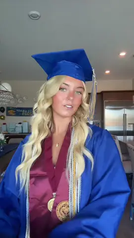 👩‍🎓👩‍🎓 #graduation #classof2025
