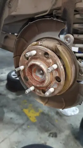 Rear wheel bearing replacement easy trick #auto #mechanic #shorts #automotive #skills 
