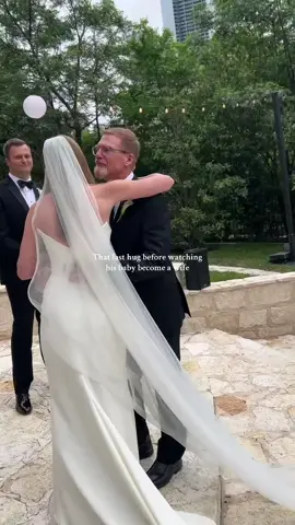 Fighting through my teary eyes to capture this sweet moment of Olivia and her dad at the end of the aisle🥲  #weddingbts #fatherofthebride #2025bride #2025wedding #2026bride #2026wedding #weddingphotographer #weddingphotography #documentaryweddingphotographer #summerwedding 