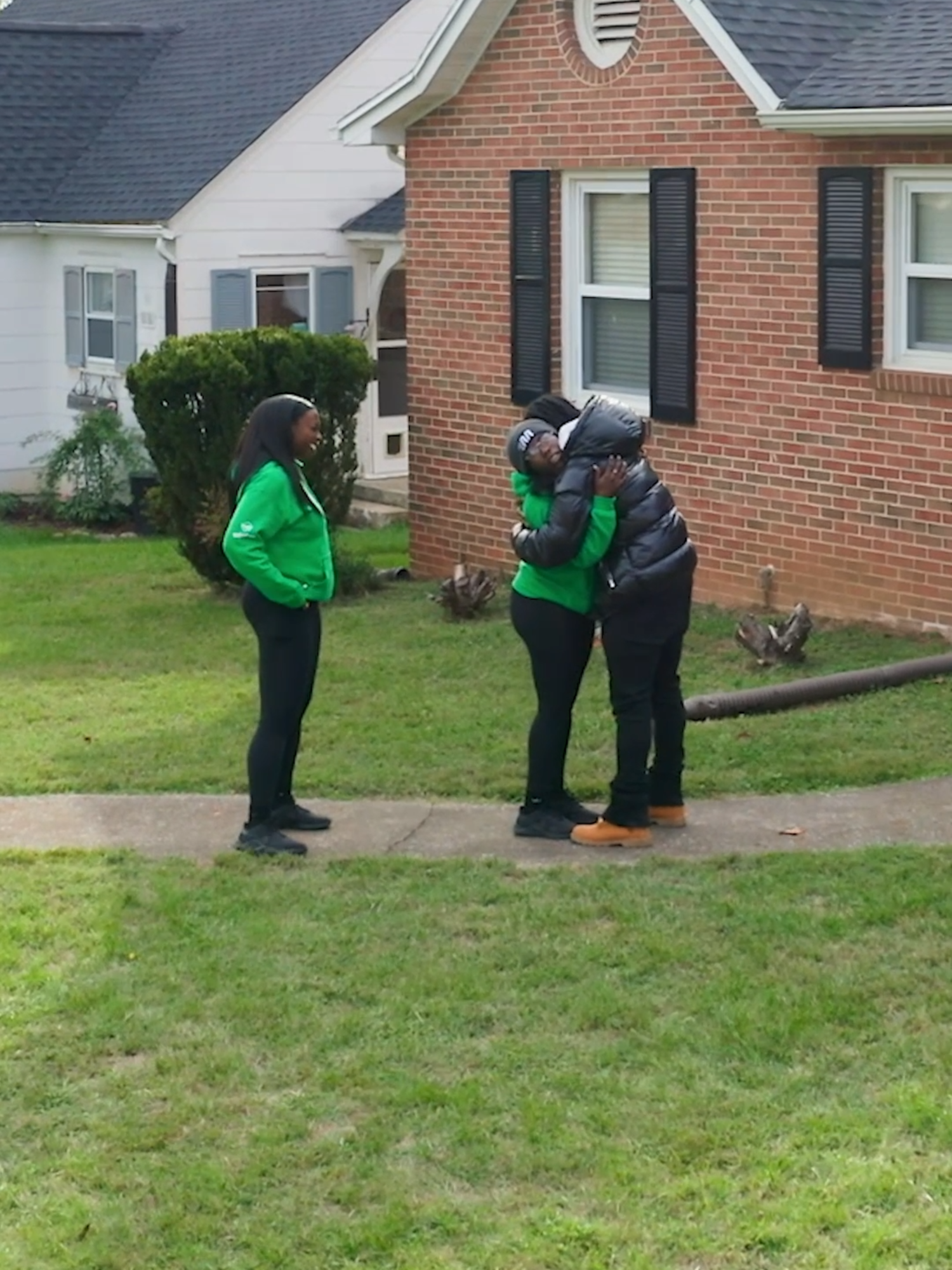 The moment Jo met her little (but much bigger) brother. 💚 Even though they just met, their bond was immediate—like they’d known each other their whole lives. 🥰 @relativeracetv #RelativeRace #BYUtv