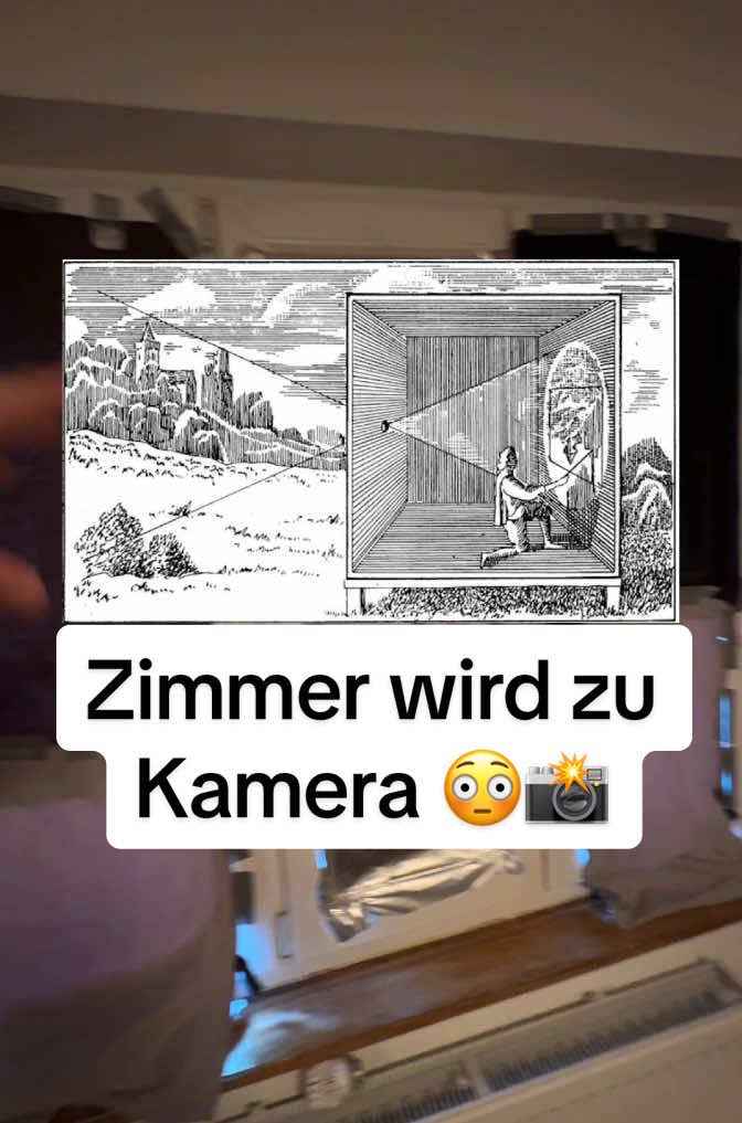 Ich würde lügen, wenn ich sagen würde, dass ich mir genau vorstellen kann, was es heißt, dass sich geradliniges Licht durch ein kleines Loch punktuell ausbreitet und dadurch eine Projektion sichtbar wird. Aber es fasziniert mich.  Letztlich ist das das Prinzip hinter einer Kamera.  #fotografie #lochkamera #tipps #physik 